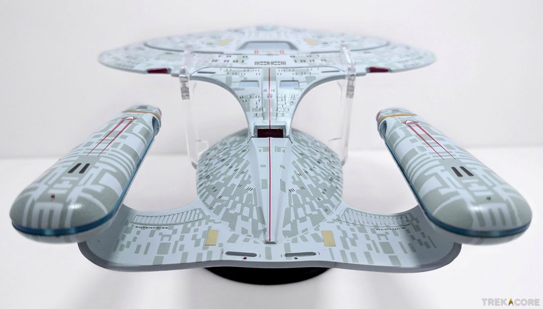 REVIEW: Eaglemoss XL — USS Enterprise NCC-1701-D • TrekCore.com