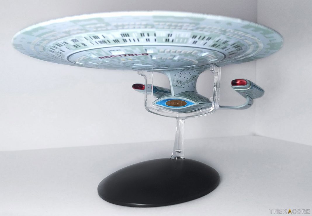 REVIEW: Eaglemoss XL — USS Enterprise NCC-1701-D • TrekCore.com