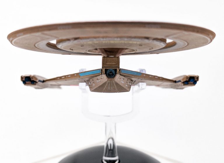 REVIEW: Eaglemoss’ USS DISCOVERY Starship Model