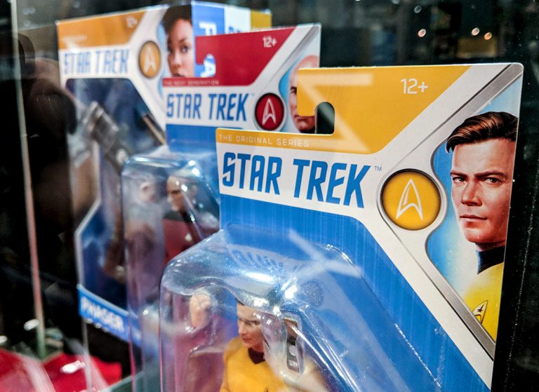 Toy Fair 2018: McFarlane Toys’ Kirk and Picard Figures; Update on STAR TREK: DISCOVERY Phaser Prototype