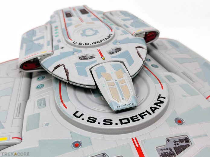 Review Eaglemoss Xl Uss Defiant Nx Model Trekcore Com